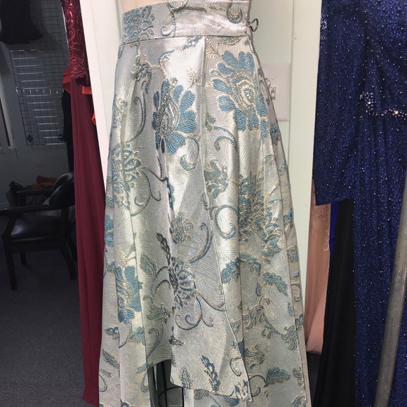BEAUTIFUL turquoise, gold floral high-low skirt - Picture 4 of 6